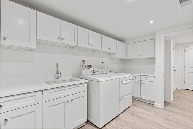 Building Photo - 3BR/4BA - Silver Spring Rambler on Quiet Cul-de-Sac Near Sligo Creek Park