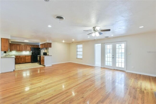 Building Photo - 1828 SE Lake Weir Ave