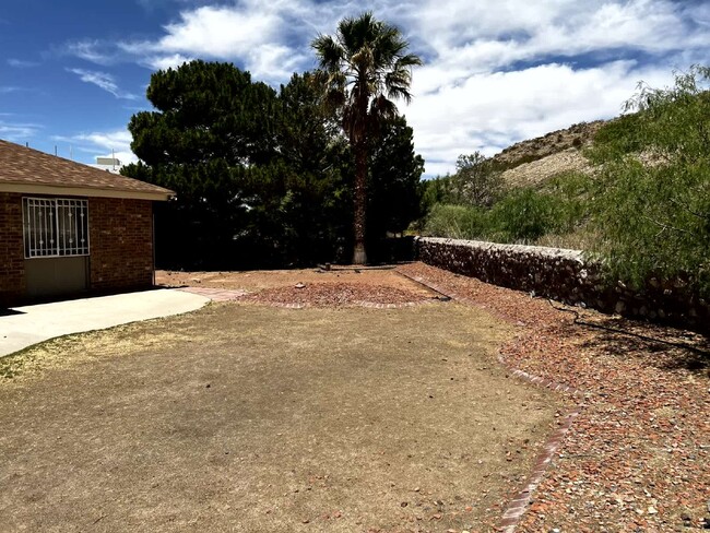 Building Photo - West El Paso, Scenic Heights. 3 bedrooms, ...