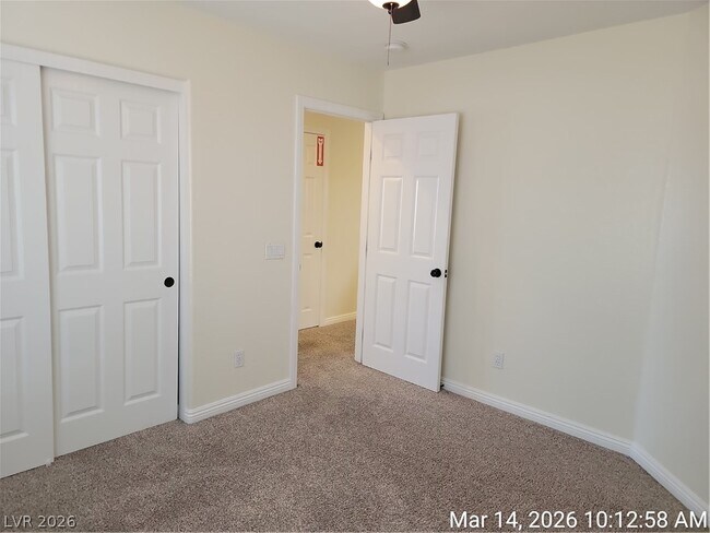 Building Photo - 998 Lone Pine River Ave