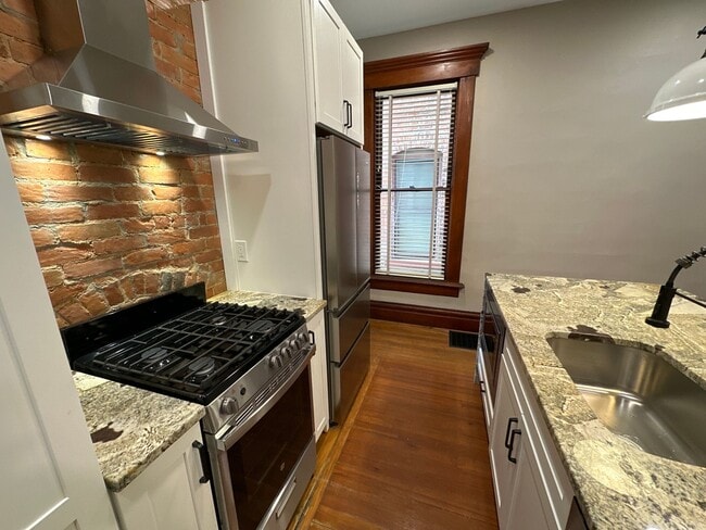 Building Photo - W Hubbard Ave 105-107 NCR