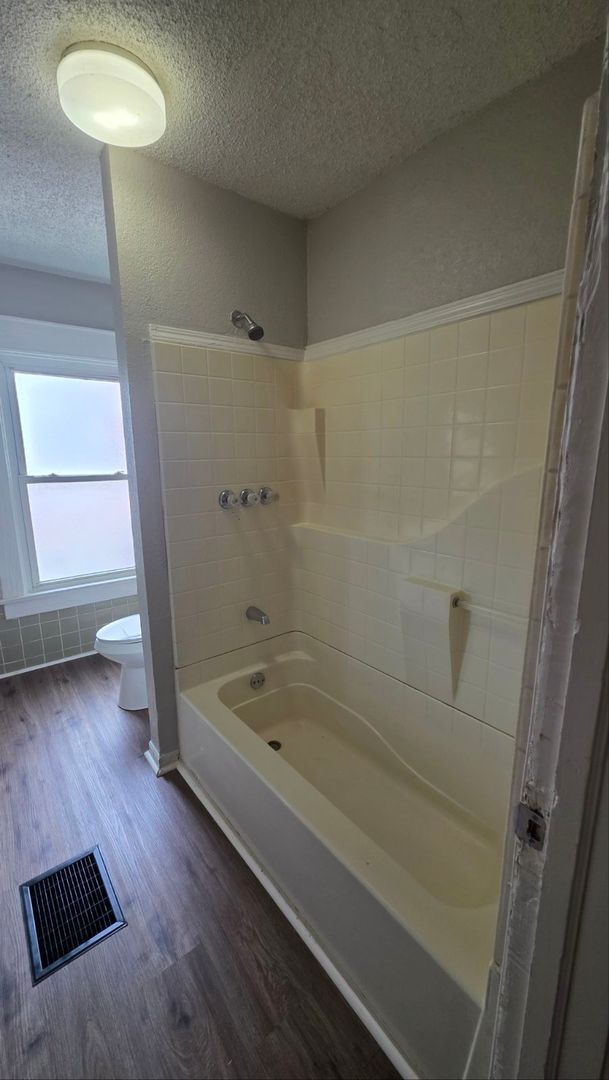 Building Photo - 3 BR/1BA | Newly Renovated Single Family Home | Great backyard | In Kansas City!