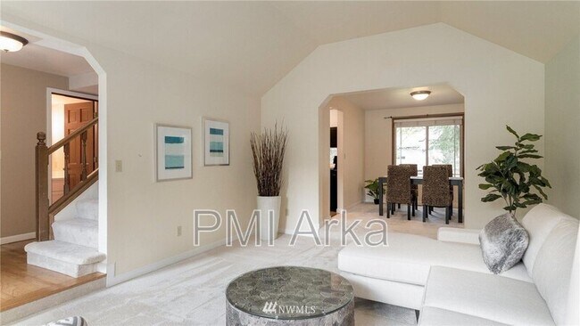 Building Photo - 23960 SE 42nd Pl