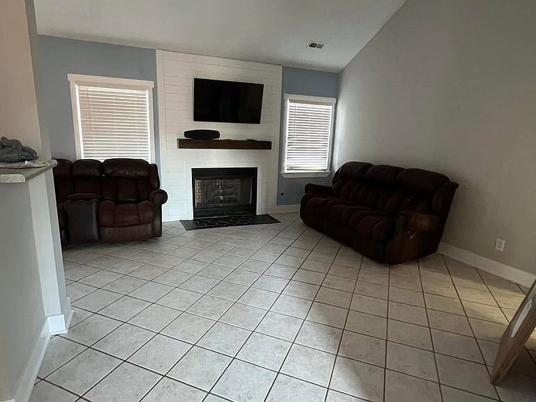 Building Photo - 975 Lightwood Knot Rd