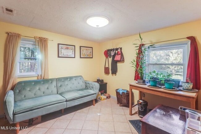 Building Photo - Long beach home now available for rent