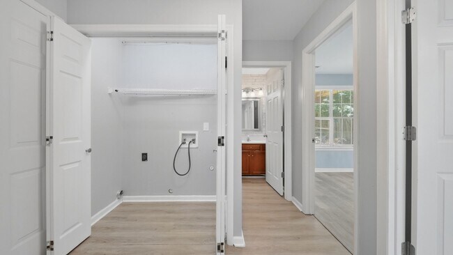 Building Photo - East Brainerd Home Available NOW!