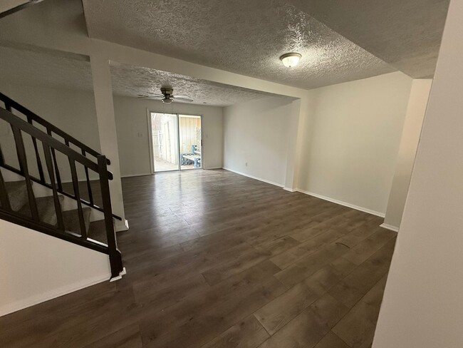 Building Photo - 3-Bedroom, 1.5 Bathroom Townhome at Magrud...