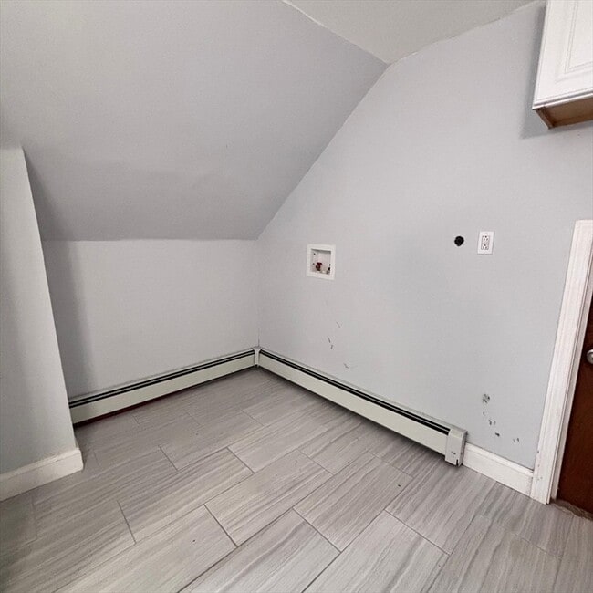 Building Photo - 100 Broad St