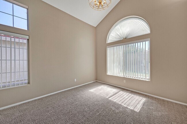 Building Photo - Green Valley Home! Beautiful &  Spacious! Stainless steel appliances! Washer & dryer! No pets!
