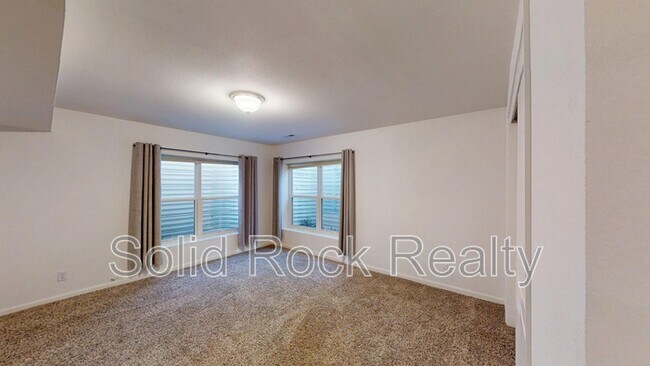 Building Photo - 2241 Palm Dr