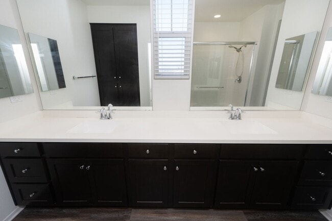 Building Photo - Amazing 3 Bedroom Condo available now! Totally loaded unit, schedule a tour today!