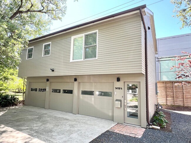 Building Photo - BRA19BS