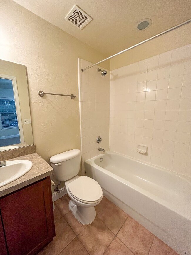 Building Photo - Chase Hollow #101