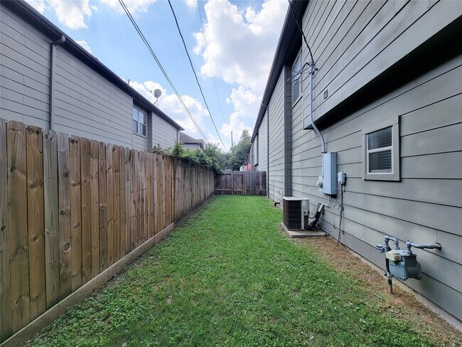 Building Photo - 1124 Patterson St