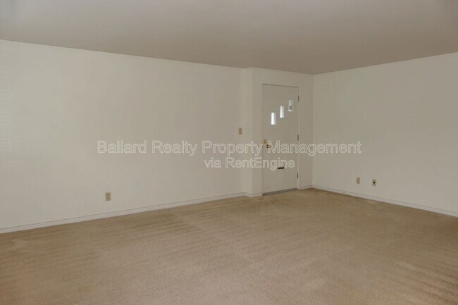 Building Photo - 4804 Terrace Dr NE