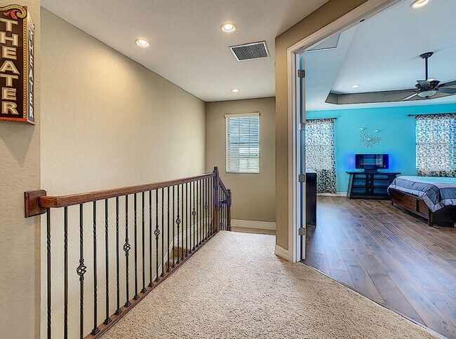 Building Photo - Luxury Living in Woodland Lakes Preserve: Fully-Furnished