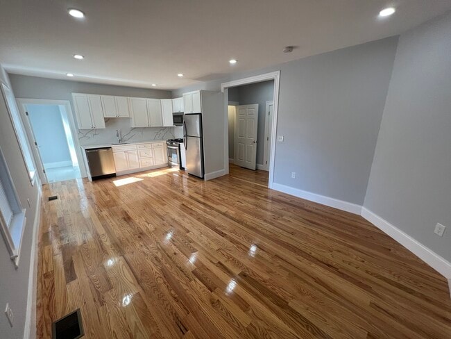 Primary Photo - 148 Oxford St