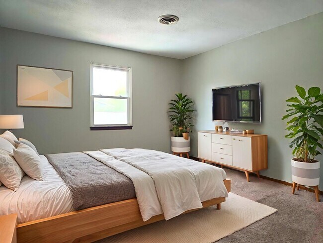Building Photo - Spacious 2 Bed and 1 Bath Townhome with Pr...