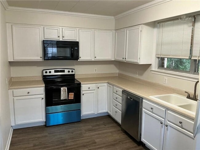 Building Photo - 3159 Dee St