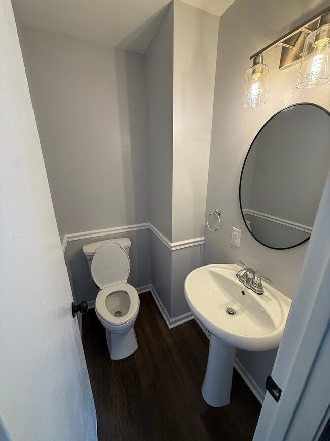 Building Photo - 6755 Woodlake Dr