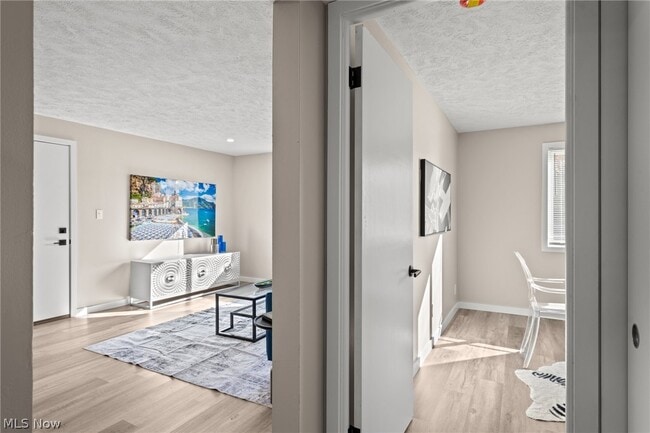 Building Photo - 21045 Southbend Cir