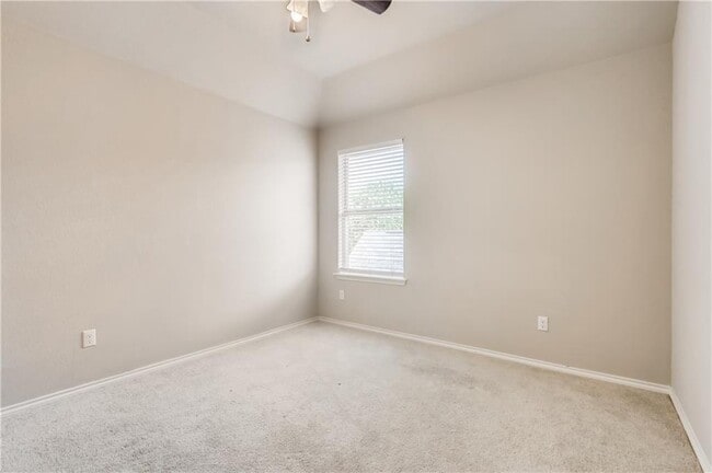 Building Photo - 625 Peregrine Way