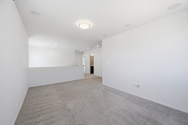 Building Photo - $2,940.95- 3-bed, 2.5 bath home in Aurora