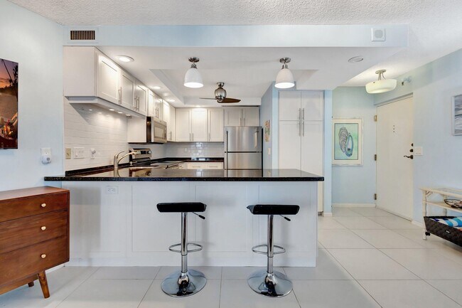 Building Photo - 2800 N Ocean Dr