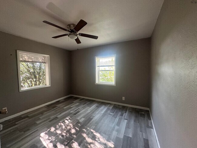 Building Photo - 3202 Avenue S