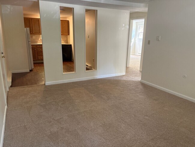 Building Photo - High Ridge Apartments - Two Bedroom One Ba...