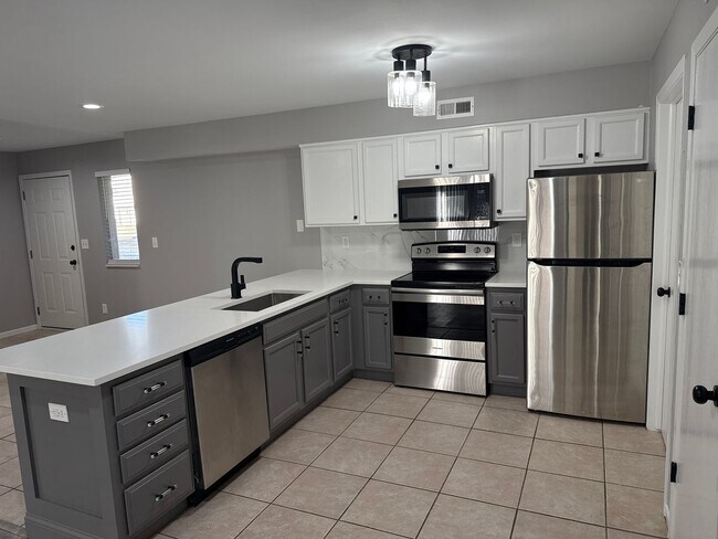 Building Photo - 1051 Minns Dr