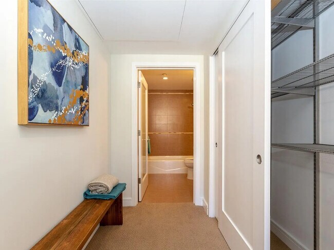 Building Photo - 1725 Washington St