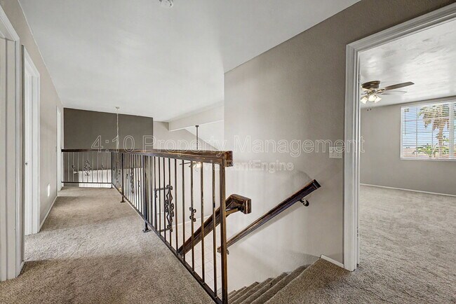 Building Photo - 3236 E Hiddenview Dr