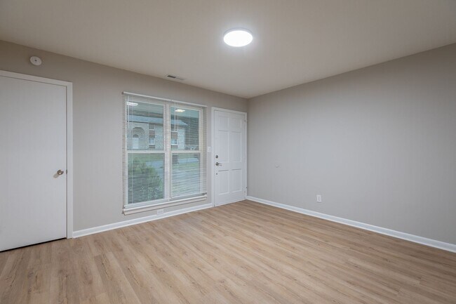 Building Photo - 3339 Pinewood Ave