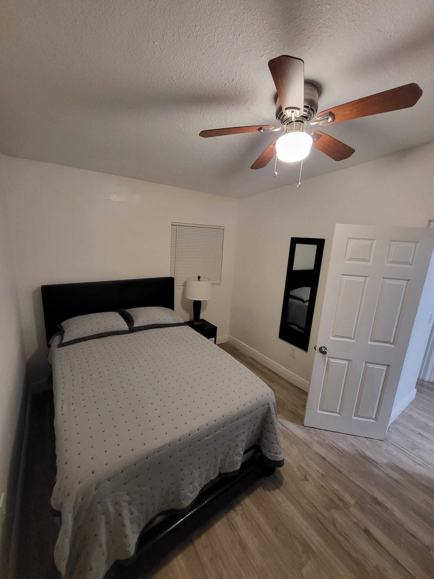 Building Photo - 802 Ferndell Rd