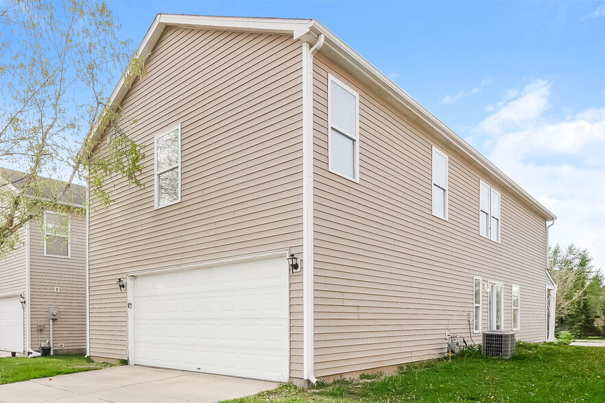 Building Photo - 10121 Cumberland Pointe Blvd