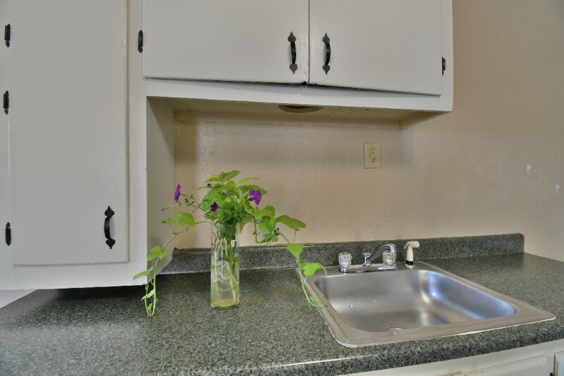 Building Photo - 808 W Cypress Ave