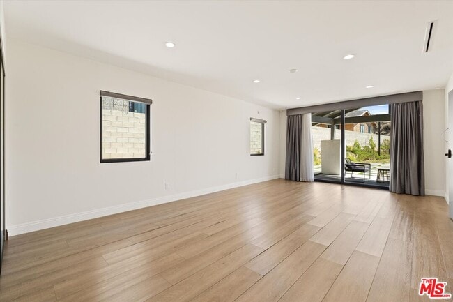 Building Photo - 11700 Woodley Ave