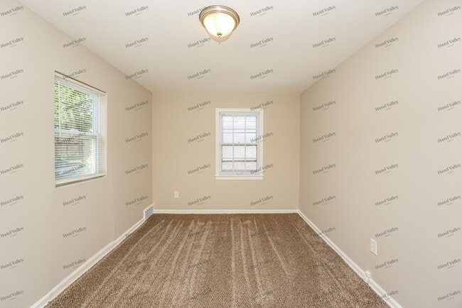 Building Photo - 3872 Grosvenor Rd