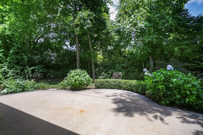 Building Photo - Beautiful Home in Willow Springs Just Minutes to Downtown Franklin