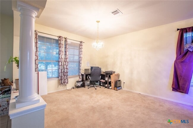 Building Photo - 5000 Willamette Ln