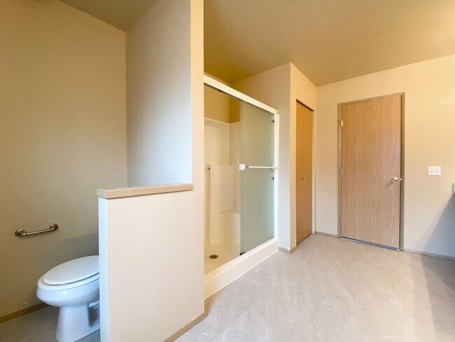 Building Photo - Practical 3 bedroom, 2190 Sqft Kent Home