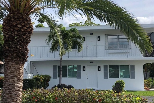 Building Photo - 2182 NE 5th Cir