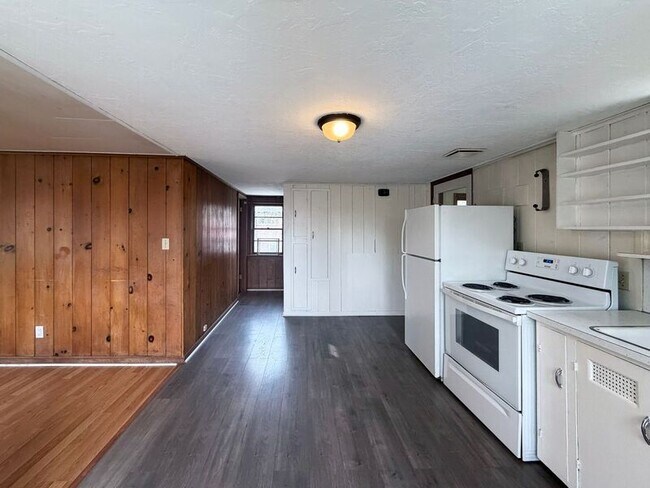 Building Photo - 539 Madison St