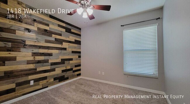 Building Photo - 1418 Wakefield Dr