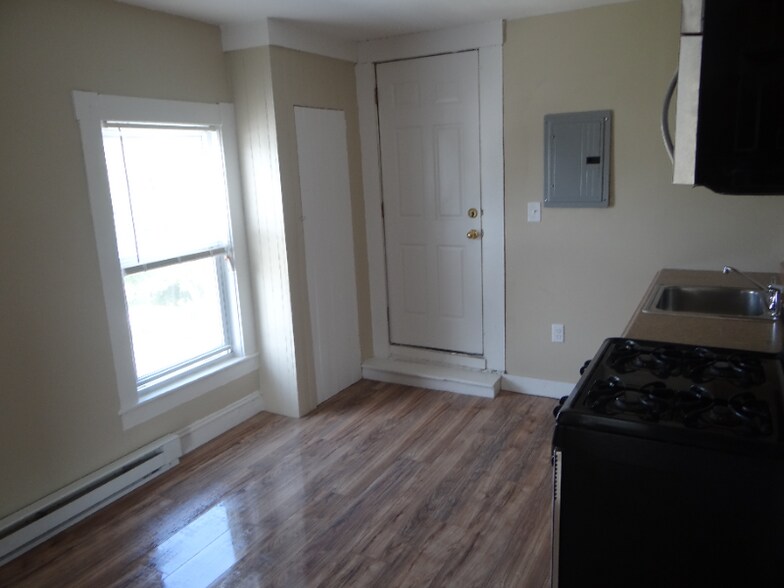 Building Photo - 97-99 Jewett St