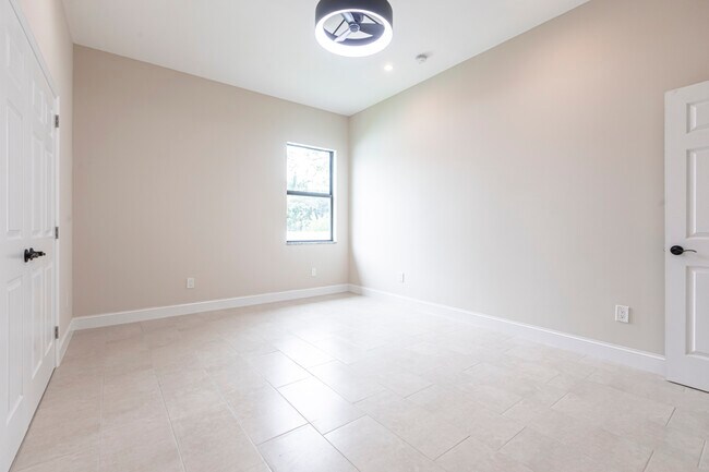 Building Photo - 10295 Carolina St