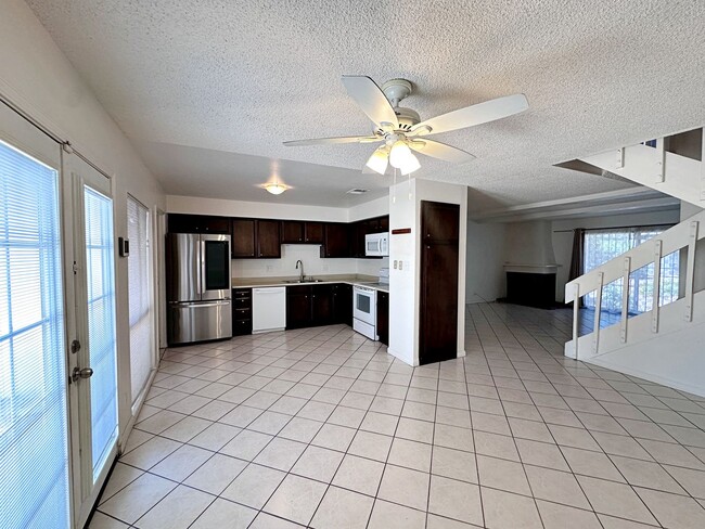 Building Photo - 674 Rolling Green Dr