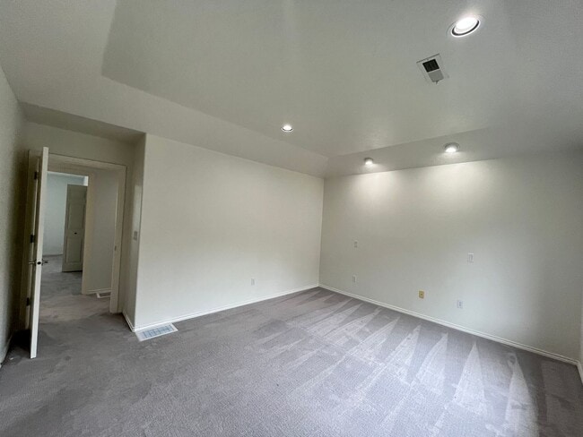 Building Photo - Incredible Sexton Mountain/Murray Hills 4 bed, 3 bath Home! + HUGE BONUS ROOM! Fenced Yard, updat...