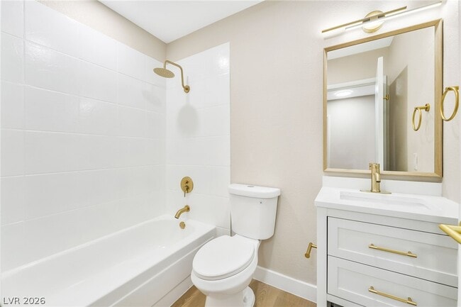 Building Photo - 517 Longtree Ave